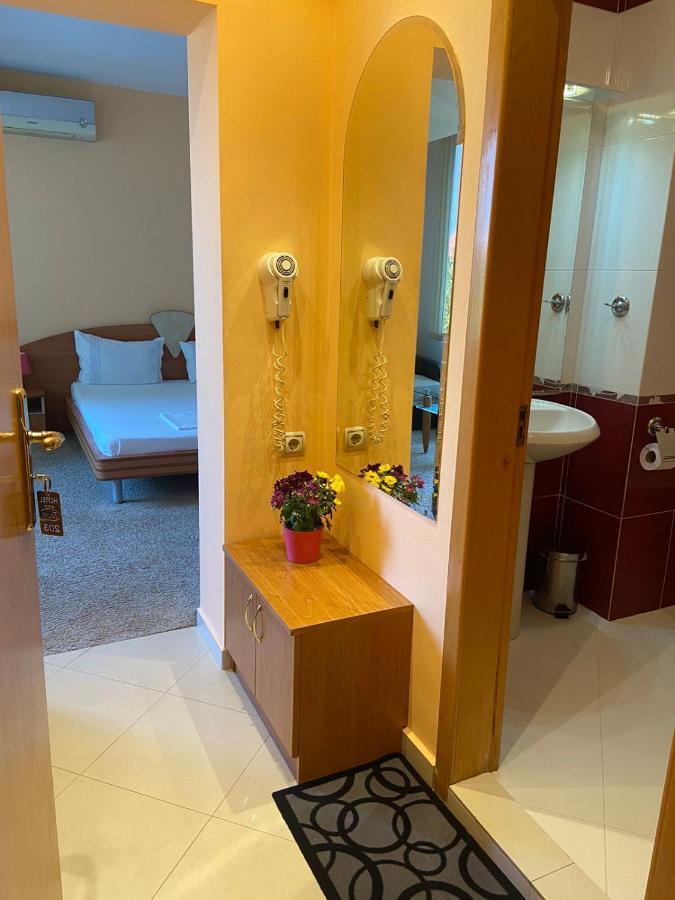 Hotel Tedi アセノヴグラト エクステリア 写真