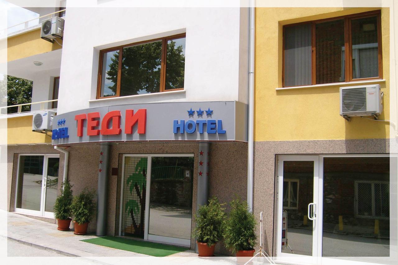 Hotel Tedi アセノヴグラト エクステリア 写真
