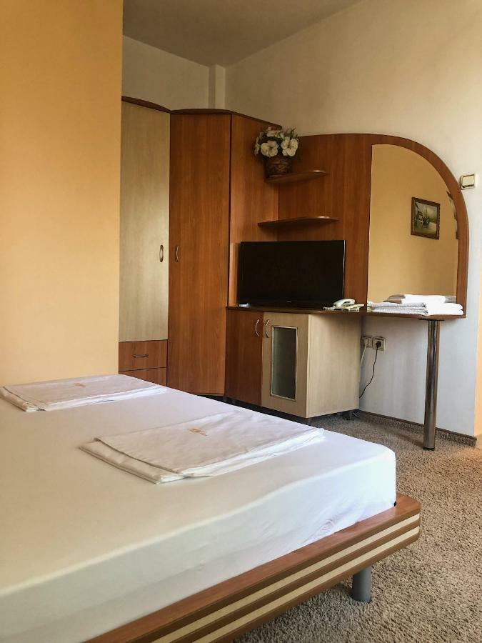 Hotel Tedi アセノヴグラト エクステリア 写真